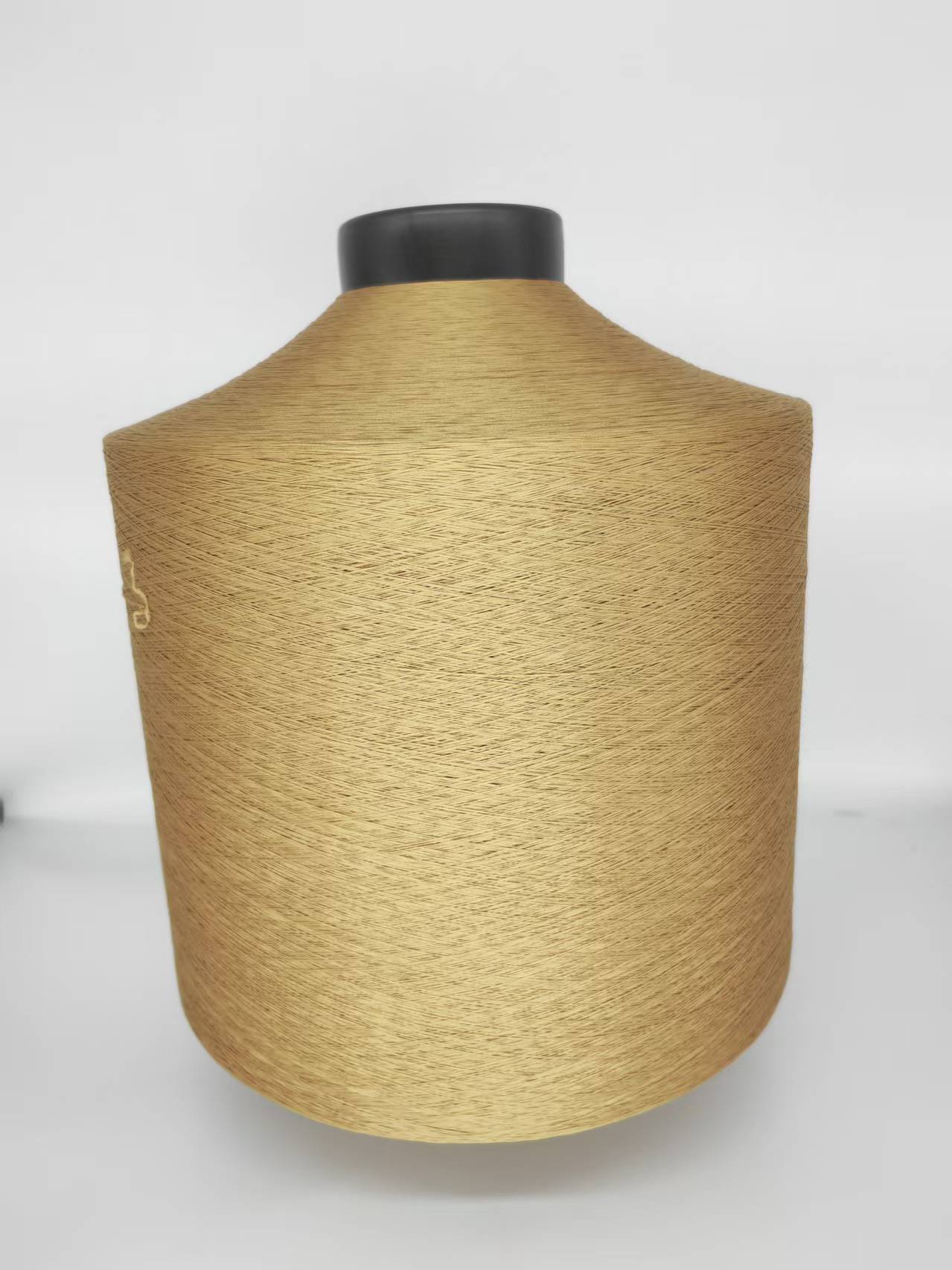 150d/36f polyester garen beige kleur