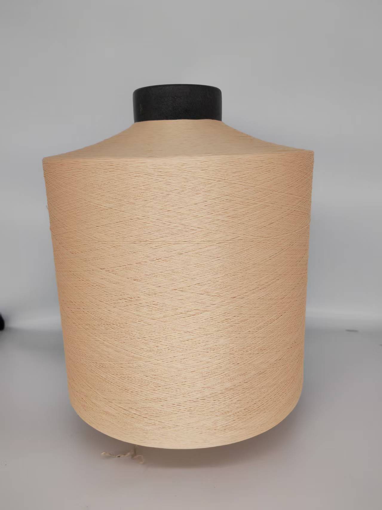 Polyester kleurgaren voor touw en singels